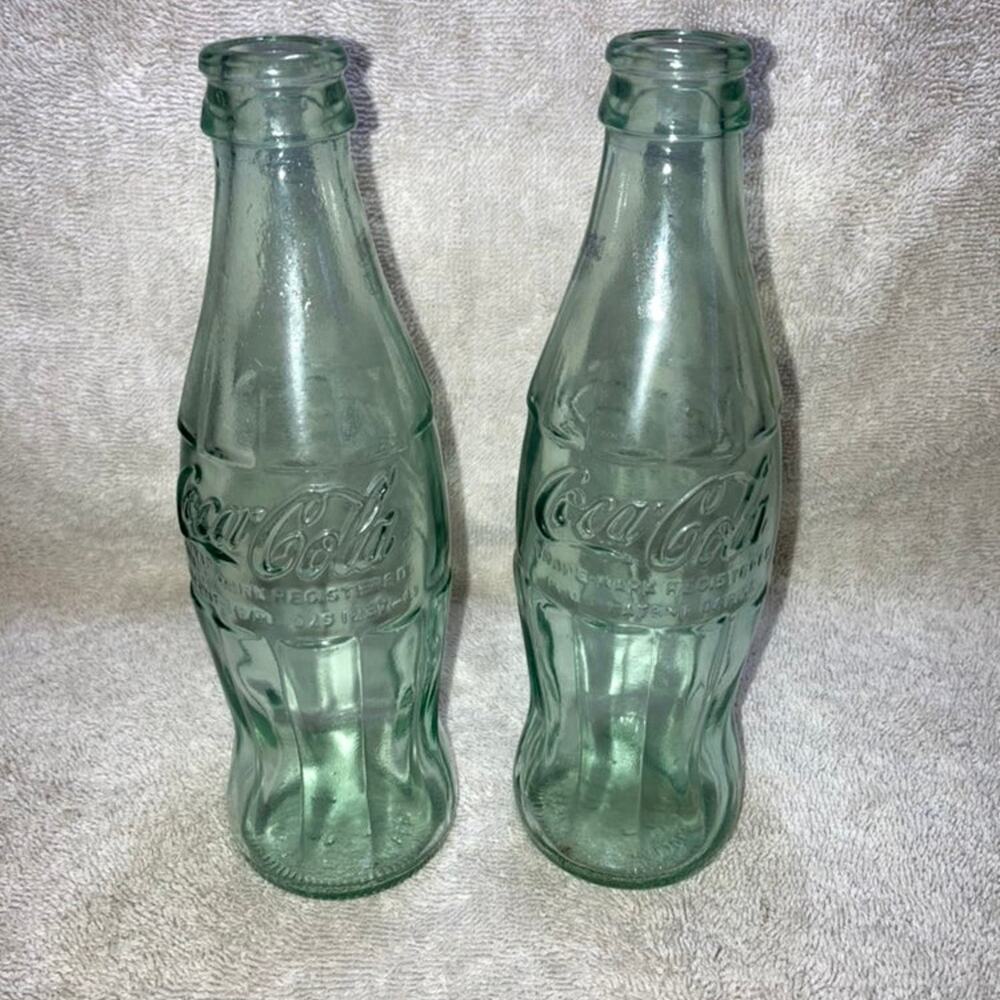1994 HOLIDAY GREETINGS Coca Cola Coke 8 oz Bottle Hobbleskirt